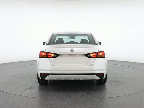 Used 2025 Nissan Altima 2.5 SV FWD image 7