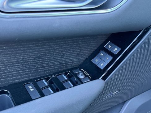 Used 2024 Land Rover Range Rover Velar Dynamic SE AWD/4WD image 13