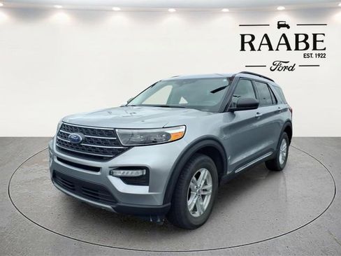 Used 2023 Ford Explorer XLT w/ Equipment Group 202A AWD/4WD image 4