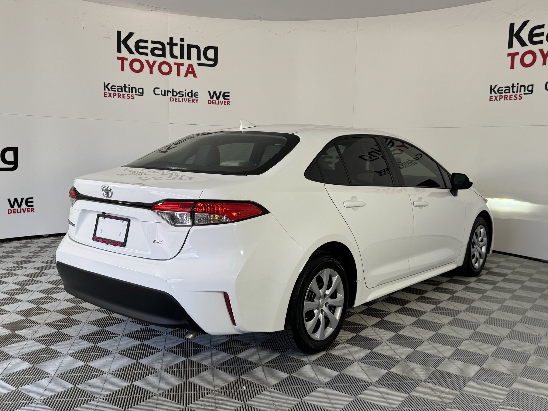 Used 2025 Toyota Corolla LE FWD image 5
