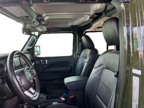 Used 2022 Jeep Wrangler Unlimited Sahara w/ Cold Weather Group image 9