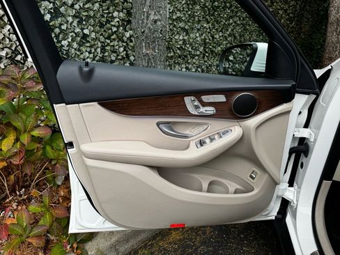 Used 2022 Mercedes-Benz GLC 300 4MATIC image 8