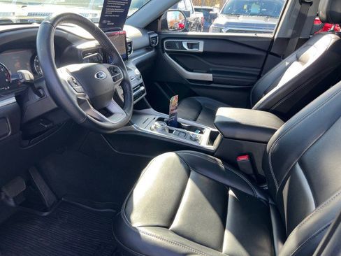 Certified 2022 Ford Explorer XLT w/ Equipment Group 202A image 7
