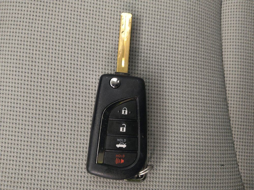 Used 2022 Toyota Corolla LE FWD image 32
