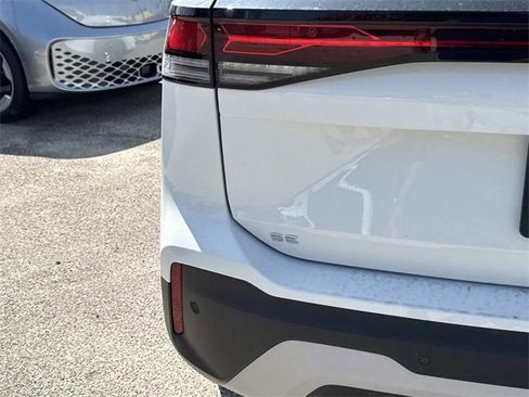 New 2025 Volkswagen Tiguan SE image 5