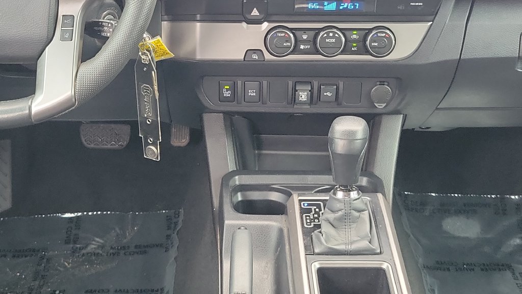 Used 2022 Toyota Tacoma SR5 w/ Technology Package RWD image 14