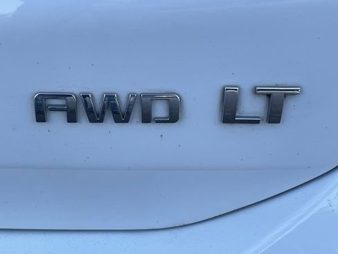 Used 2018 Chevrolet Equinox LT image 18