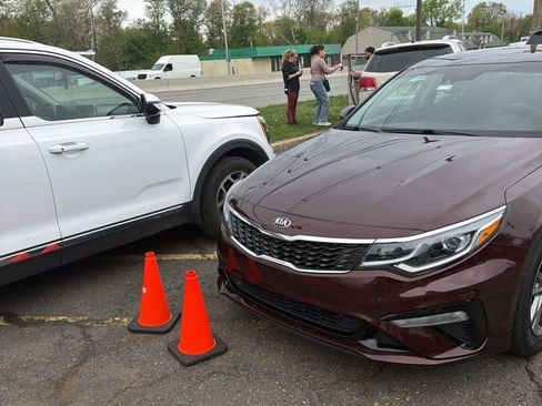 Used 2019 Kia Optima LX FWD image 2