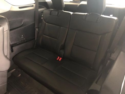 Used 2022 Ford Explorer XLT w/ Equipment Group 202A image 10