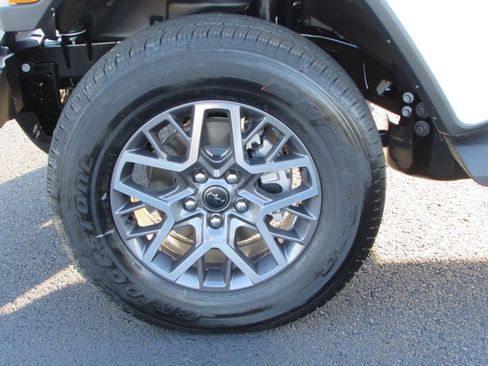 New 2026 Jeep Wrangler Unlimited Sahara AWD/4WD image 11