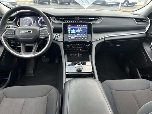 Certified 2023 Jeep Grand Cherokee Laredo w/ Luxury Tech Group I image 15