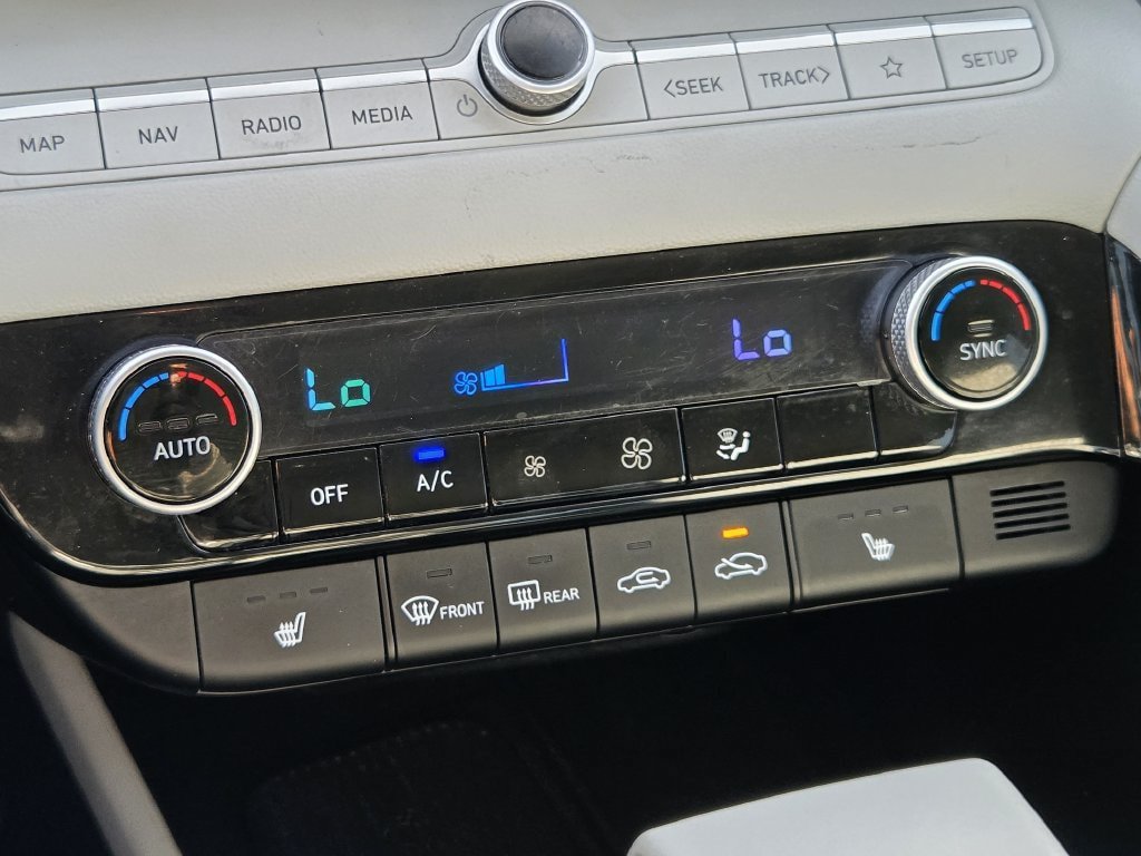 Used 2024 Hyundai Elantra Limited FWD image 19