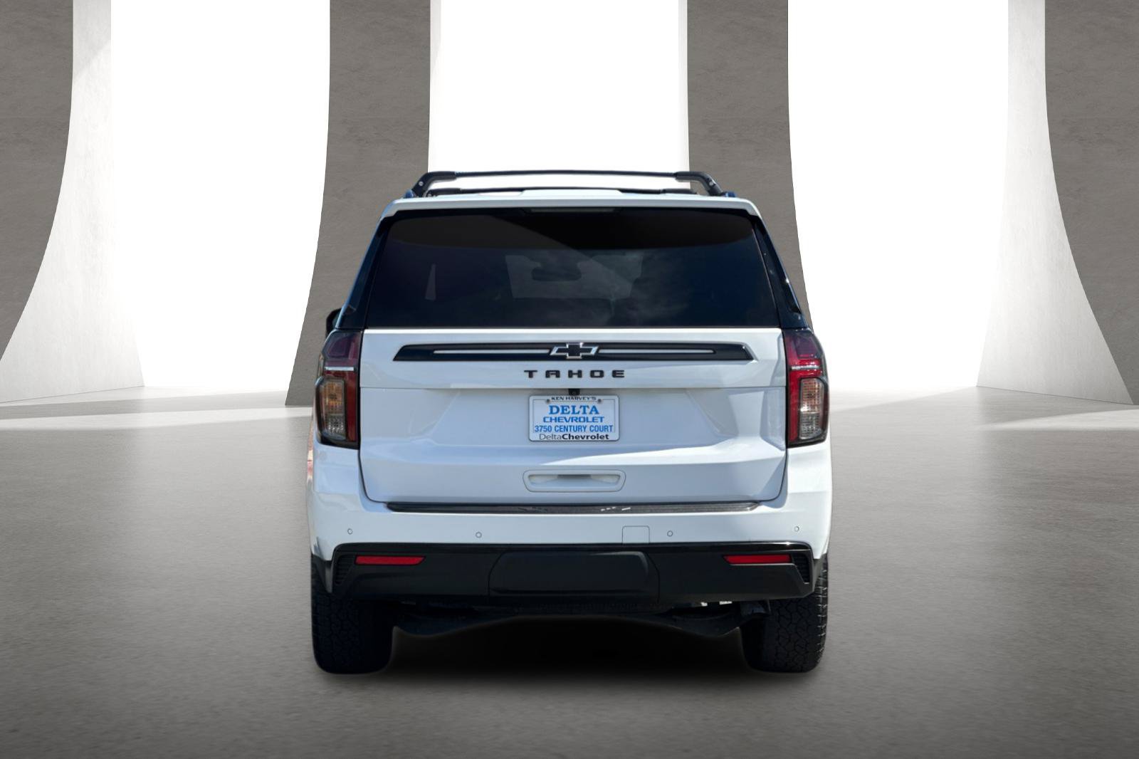 Used 2023 Chevrolet Tahoe Z71 w/ Luxury Package AWD/4WD image 5