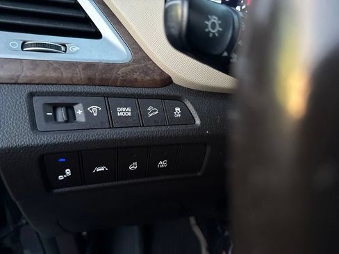 Used 2017 Hyundai Santa Fe Limited FWD image 16