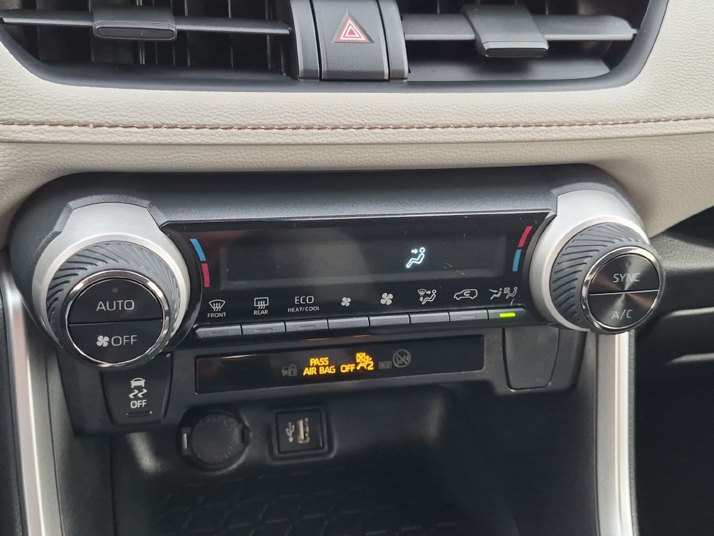 Used 2025 Toyota RAV4 XLE AWD/4WD image 20
