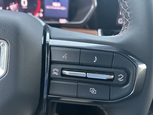 Used 2025 GMC Canyon AT4 image 26