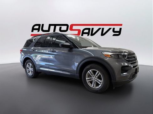Used 2023 Ford Explorer XLT RWD image 3