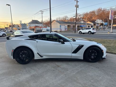 Used 2015 Chevrolet Corvette Z06 w/ 3LZ Preferred Equipment Group image 10