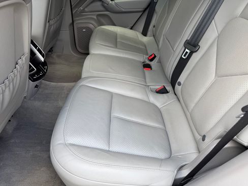 Used 2014 Porsche Cayenne w/ Comfort Plus Package AWD/4WD image 18