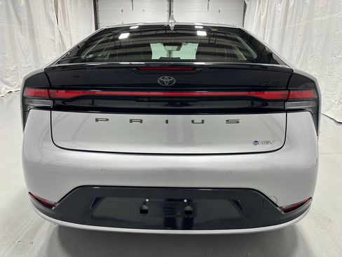 Used 2025 Toyota Prius XLE image 6