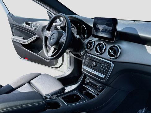 Used 2020 Mercedes-Benz GLA 250 4MATIC image 17