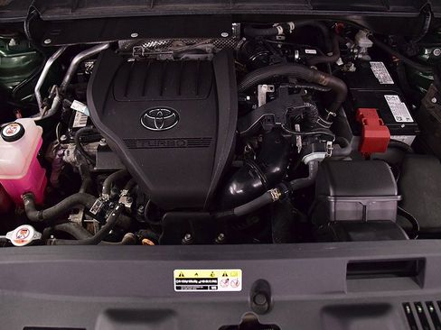 Used 2023 Toyota Highlander XLE image 36