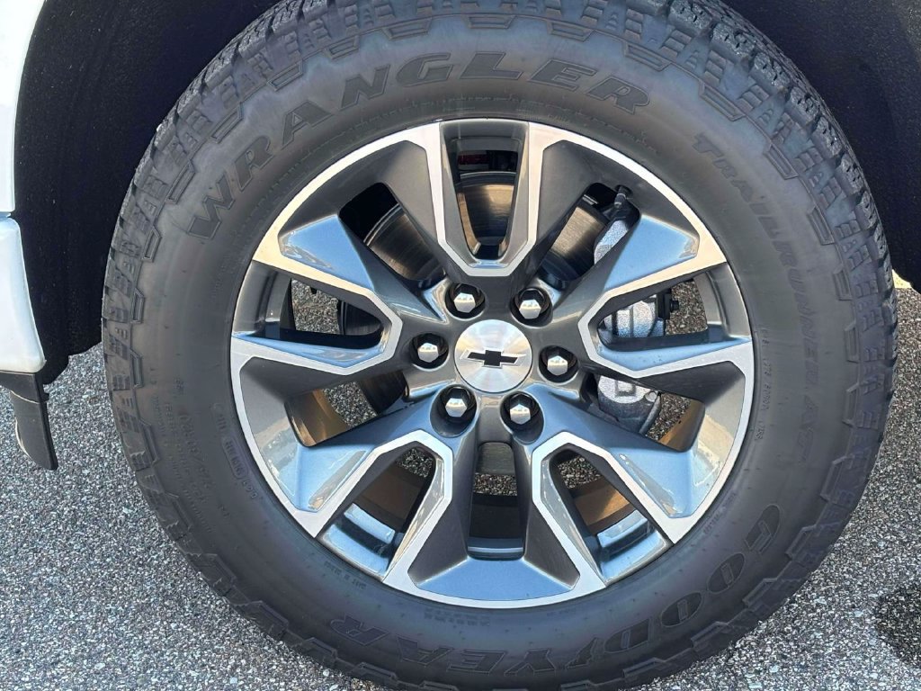Used 2024 Chevrolet Silverado 1500 RST AWD/4WD image 27