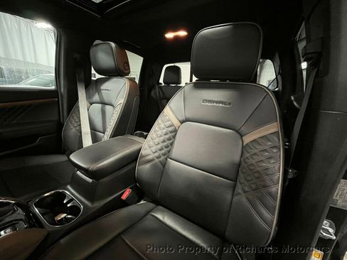 Used 2023 GMC Canyon Denali image 17