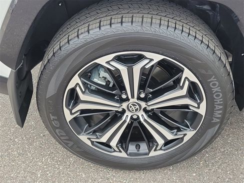 Used 2025 Toyota RAV4 XSE w/ Premium Package image 7