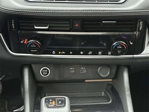 Used 2022 Nissan Rogue SV w/ SV Premium Package image 15