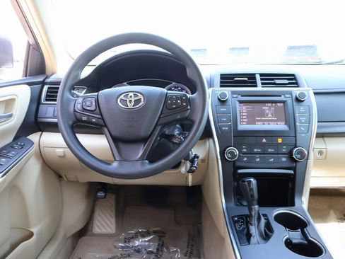 Used 2017 Toyota Camry LE image 19