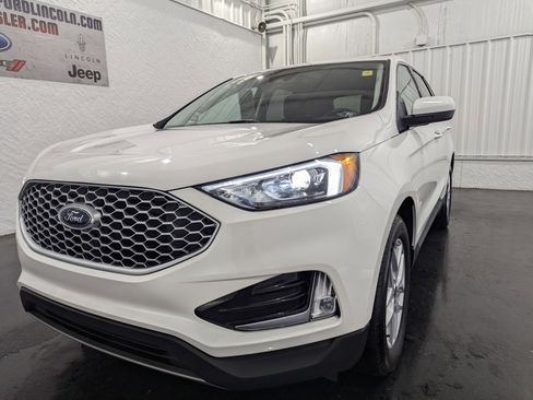 Used 2024 Ford Edge SEL w/ Convenience Package image 3