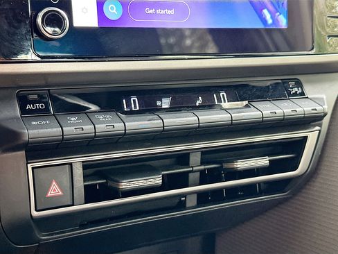 Used 2025 Toyota Camry SE image 15