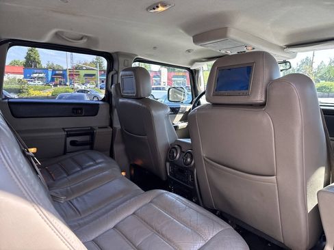 Used 2004 HUMMER H2 w/ Preferred Equipment Group AWD/4WD image 17