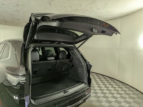 Certified 2025 Buick Enclave Avenir w/ Super Cruise Package AWD/4WD image 9