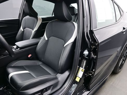 Used 2025 Toyota Camry SE image 12