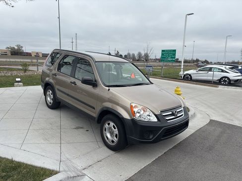 Used 2005 Honda CR-V LX image 2