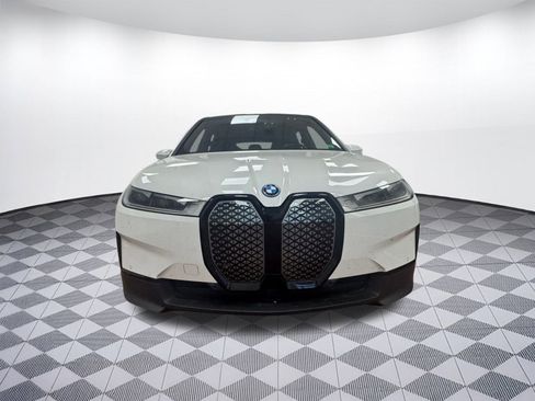 Used 2023 BMW iX xDrive50 w/ Convenience Package image 4