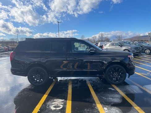 New 2025 Ford Expedition Platinum w/ Stealth Appearance Package image 4