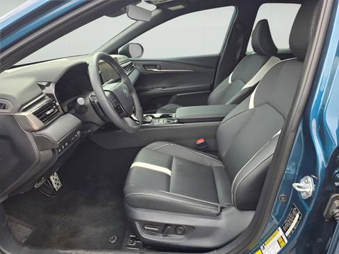 Used 2026 Toyota Camry SE w/ Multimedia Upgrade Package FWD image 9