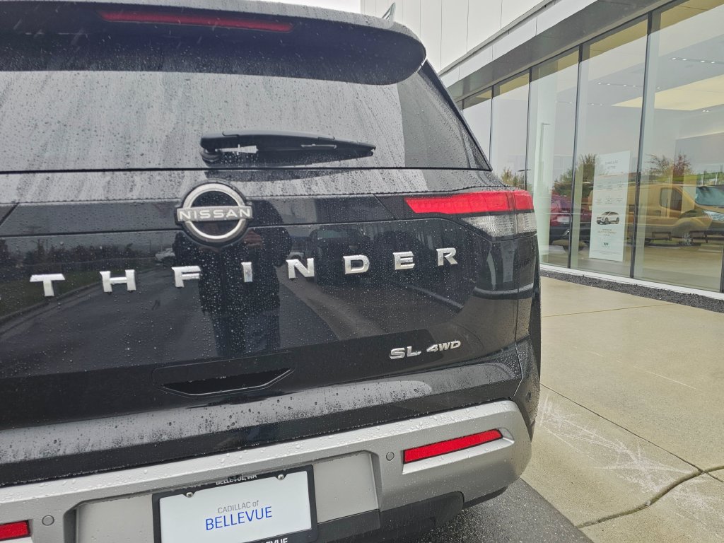 Used 2022 Nissan Pathfinder SL AWD/4WD image 17