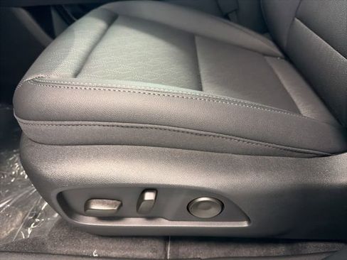 New 2026 Chevrolet Equinox LT w/ Convenience Package II AWD/4WD image 13
