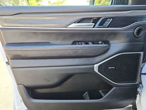 Used 2024 Jeep Wagoneer L Series III w/ Flexible Seating Group image 27