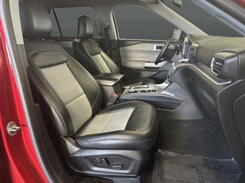 Used 2022 Ford Explorer XLT w/ Equipment Group 202A image 29