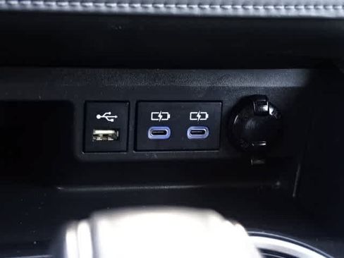 Used 2022 Toyota Highlander XLE FWD image 32
