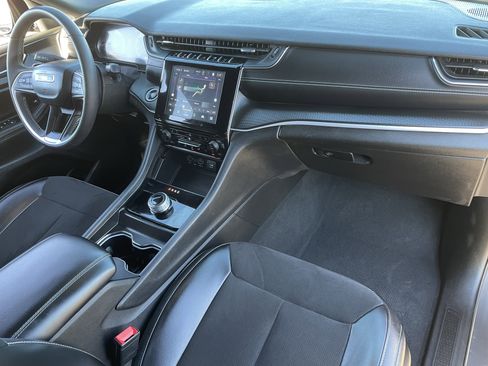 Certified 2024 Jeep Grand Cherokee L Laredo image 11