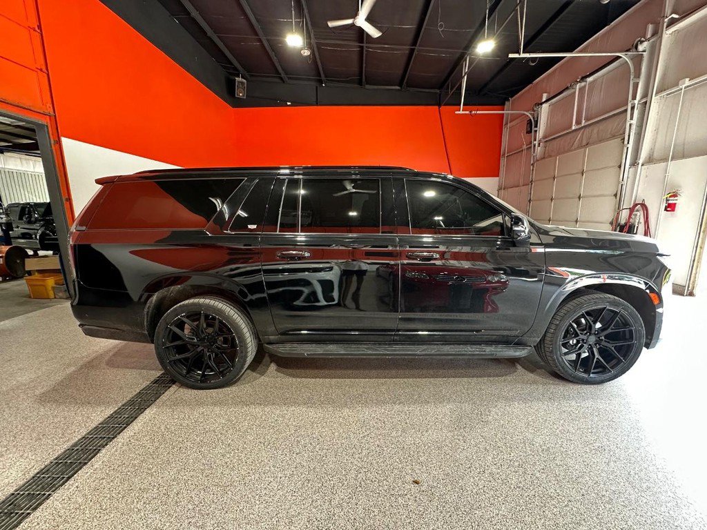 Used 2021 Cadillac Escalade ESV Sport AWD/4WD image 2