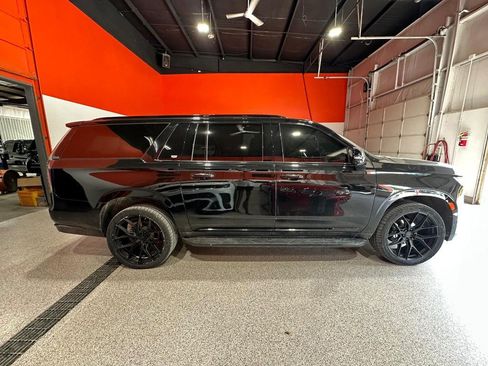 Used 2021 Cadillac Escalade ESV Sport AWD/4WD image 2