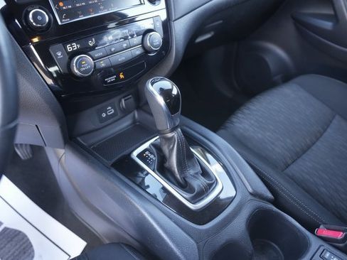 Used 2019 Nissan Rogue SV image 27
