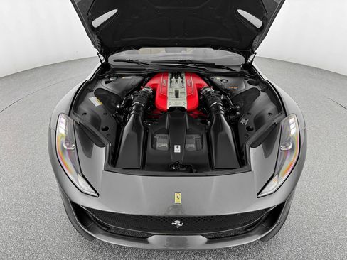 Used 2021 Ferrari 812 GTS image 32